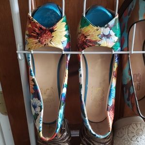 Floral heel